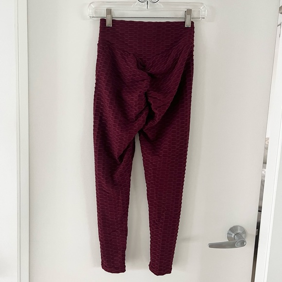 NWOT | Fashion Nova | Textured Scrunch Bum Active Leggings | Small | Burgundy - Picture 8 of 9